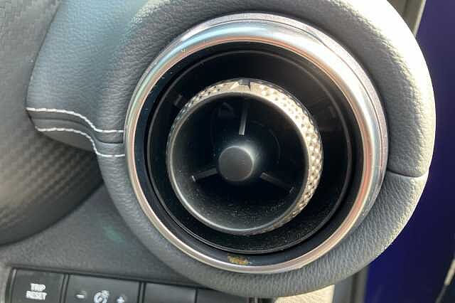 Nissan Juke 1.0 DiG-T 114 N-Connecta 5dr DCT