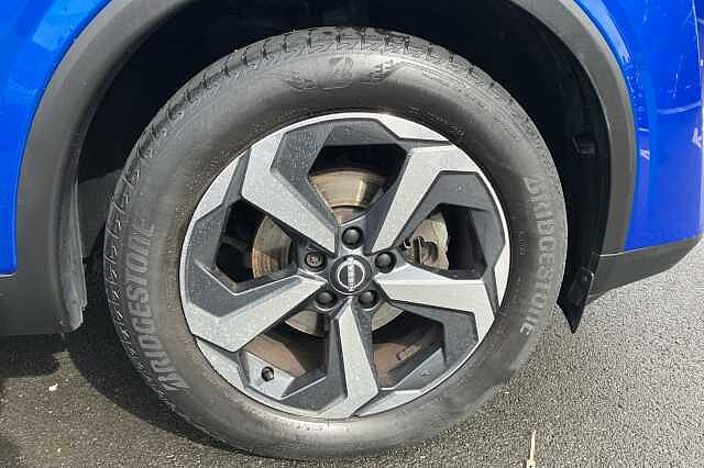 Nissan Qashqai 1.3 DiG-T MH N-Connecta 5dr