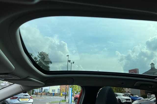 Nissan Qashqai 1.3 DiG-T MH N-Connecta 5dr