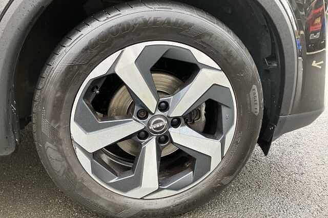 Nissan Qashqai 1.3 DiG-T MH N-Connecta 5dr