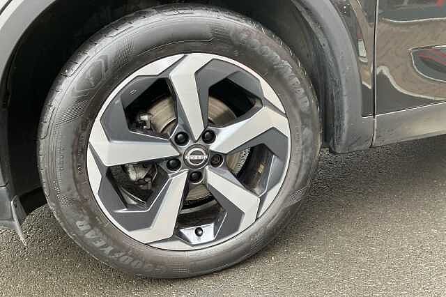 Nissan Qashqai 1.3 DiG-T MH N-Connecta 5dr