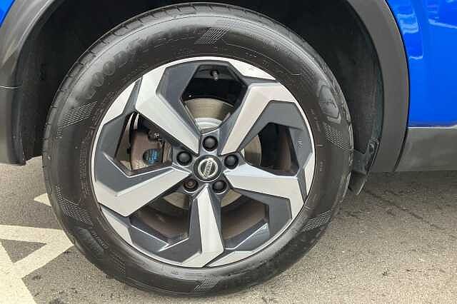 Nissan Qashqai 1.3 DiG-T MH N-Connecta 5dr