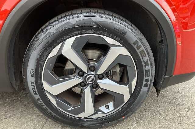 Nissan Qashqai 1.3 DiG-T MH N-Connecta 5dr