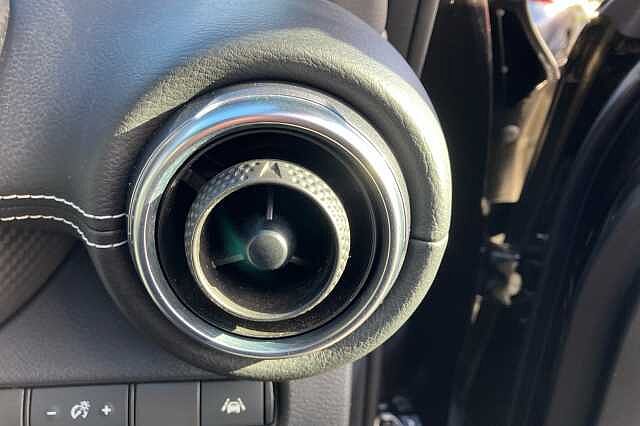 Nissan Juke 1.0 DiG-T 114 N-Connecta 5dr DCT