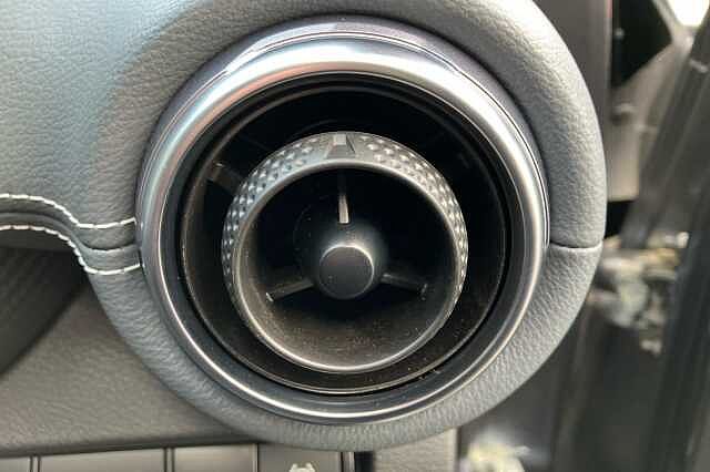 Nissan Juke 1.0 DiG-T 114 N-Connecta 5dr DCT