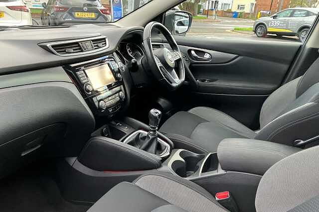Nissan Qashqai 1.2 DiG-T N-Connecta 5dr