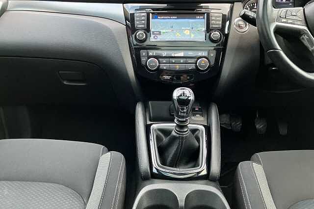 Nissan Qashqai 1.2 DiG-T N-Connecta 5dr