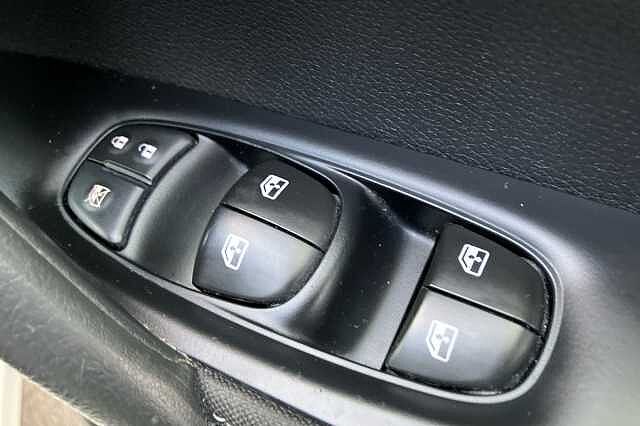 Nissan Qashqai 1.2 DiG-T N-Connecta 5dr