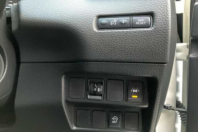 Nissan Qashqai 1.2 DiG-T N-Connecta 5dr