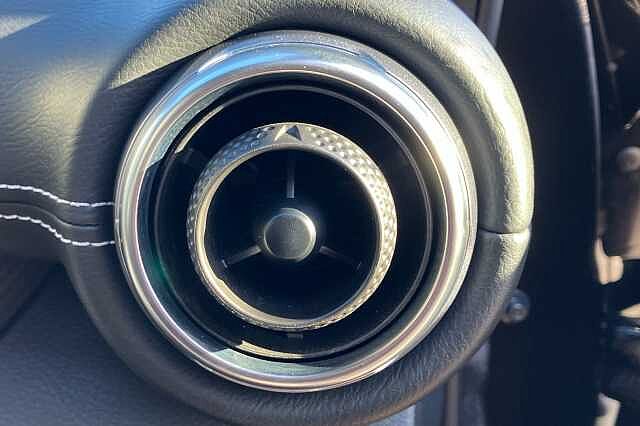 Nissan Juke 1.0 DiG-T 114 N-Connecta 5dr