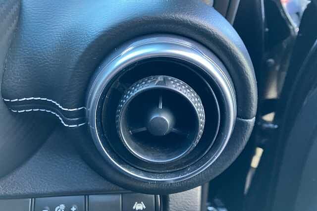 Nissan Juke 1.0 DiG-T 114 N-Connecta 5dr