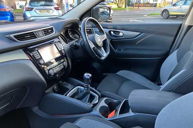 Nissan Qashqai 1.2 DiG-T N-Connecta 5dr
