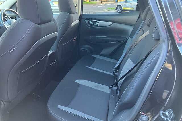 Nissan Qashqai 1.2 DiG-T N-Connecta 5dr