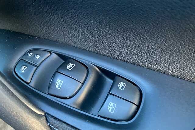 Nissan Qashqai 1.2 DiG-T N-Connecta 5dr