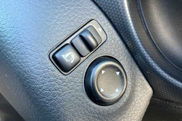 Nissan Qashqai 1.2 DiG-T N-Connecta 5dr