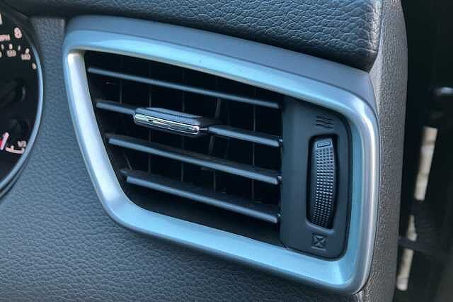 Nissan Qashqai 1.2 DiG-T N-Connecta 5dr