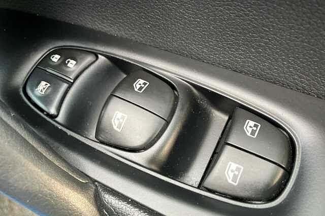 Nissan Qashqai 1.3 DiG-T Acenta Premium 5dr