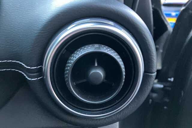 Nissan Juke 1.0 DiG-T 114 N-Connecta 5dr