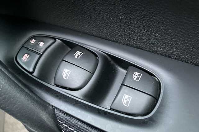 Nissan Qashqai 1.3 DiG-T Acenta Premium 5dr